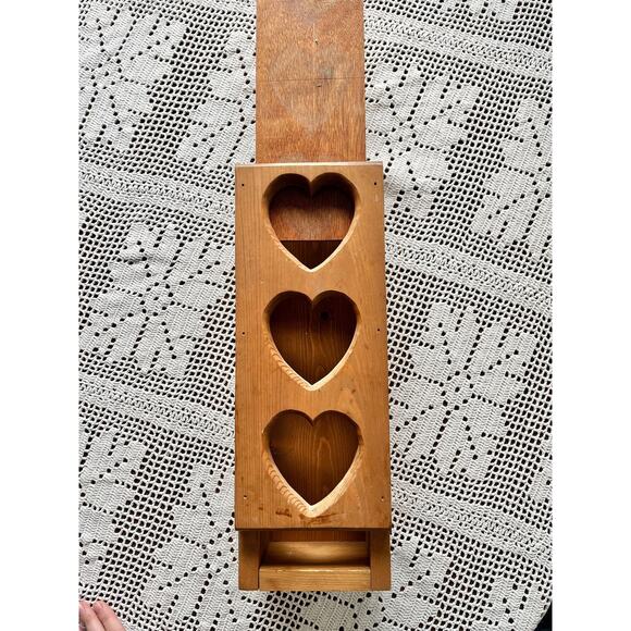 Vintage Wood Heart Cutout Shelf - Card Deck / Item Dispenser - Picture 4 of 5